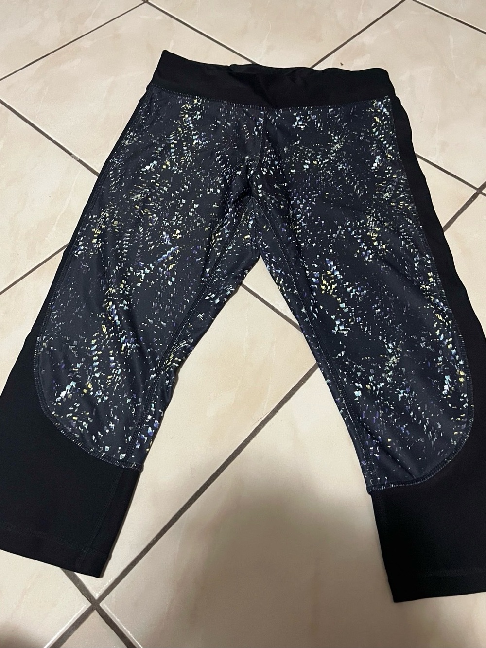 Women’s Black Speckled Active Capri Leggings